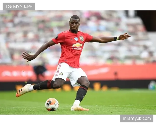 在曼联体系下博格巴与帕克分散组织路径明显偏向控球趋势